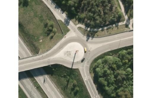 Sida 23 av 26 Trafikplats med enfältig dropprefug och en fri högersväng vid Kungens kurva. Källa: Huddinge kommun.