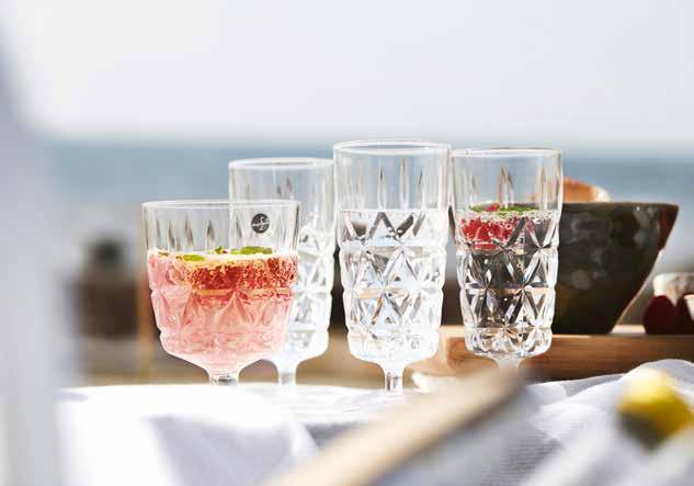 ÄTA UTOMHUS Picknickglas hög 4-pack Akrylplast. Ett glas bubbel på altanen eller saft på picknicken? Oavsett så blir det lite roligare med ett fint glas.