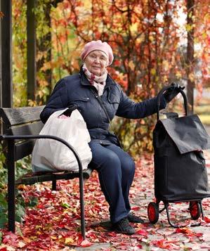 Mindre aptit behöver inte vara ett stort problem Många äldre upplever att de inte är lika hungriga som tidigare. Det kan bero på flera saker. Bland annat kan smaksinnet förändras med åren.