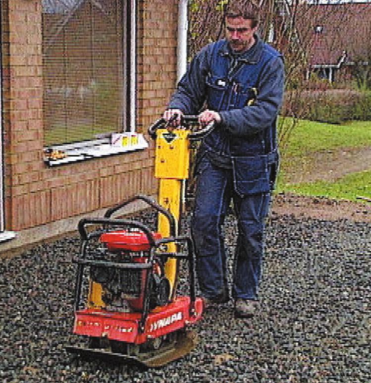 Gräv ut och fyll Du måste dränera och förhindra att trallgolvet får sättningar.