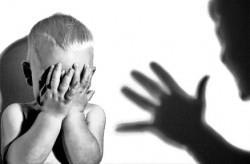 Definition av Barnmisshandel När vuxen person utsätter barn för fysisk eller psykisk våld, sexuella övergrepp eller