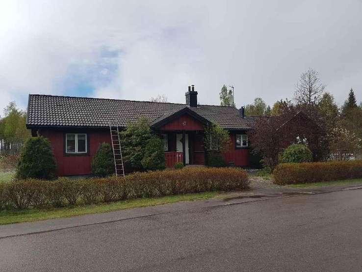 Besiktningsteknikerns reflektion Noteringar som besiktningsteknikern särskilt vill påtala Bostadsbyggnad Ett hus kräver kontinuerligt underhåll, då alla byggnadsdelar utsätts för dagligt slitage.