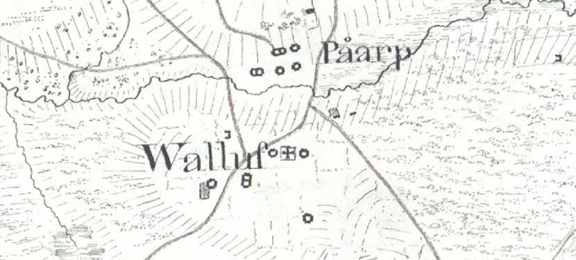 Byn bestod av fyra kringbyggda gårdar och ett torp. Bondbyn brann 1815 och blev enskiftad strax därpå. Istället för att bygga upp byn på samma plats lade man ut gårdarna på de nya, skiftade ägorna.