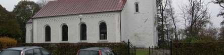 Tornet är det enda som står kvar av en äldre, medeltida kyrka, på samma plats som dagens långhus.
