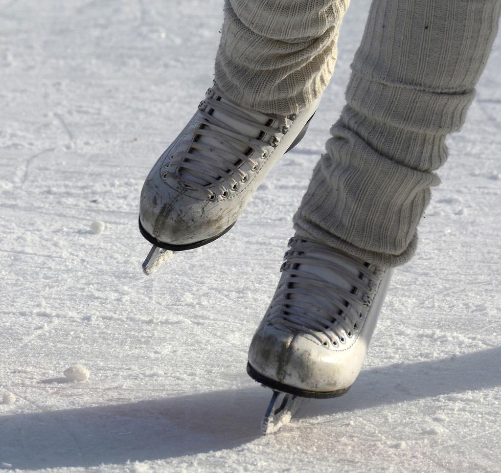 Måndag - fredag SKRIDSKOÅKNING UNDER HÖSTLOVET Alla är välkomna till kommunens 3 ishallar för att åka skridskor.