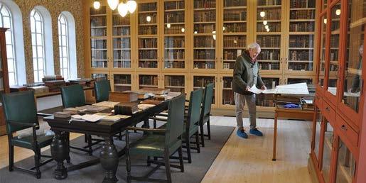 För biblioteket ansvarar universitetsbiblioteket och ett samarbetsavtal tecknas nu mellan Veterinärhistoriska museet och Universitetsbiblioteket.