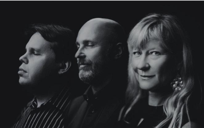 FOTO. Petter Berndahlen Lena Willemark-Jonas Knutsson-Mats Öberg Svenska låtar Legendariska artisten Lena Willemark har kommit att bli en banbrytande och genreöverskridande centralgestalt inom den