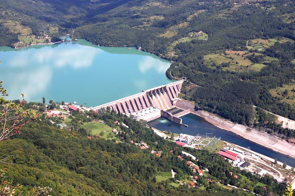 Ett vattenkraftverk är en miljövänlig energikälla. Det ger inga farliga utsläpp. Vattenkraftverk i Serbien Vattenkraftverk Men det finns nackdelar även med vattenkraftverk.