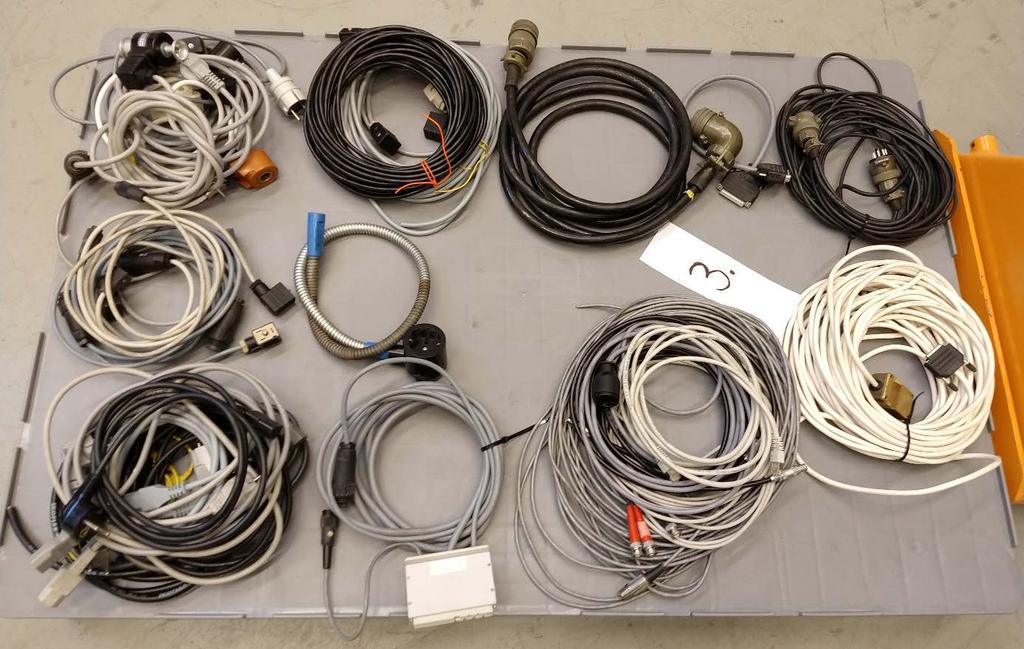 Pall 3: 5 st apparatkablar, kablar med magnetventiler, diverse signalkablar, kabel
