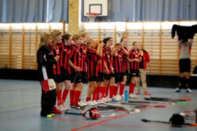 F-98 Innebandy Säsongen 11-12 blev en krävande säsong där vi med nöd och näppe lyckades få ihop ett lag. Flera spelare har under säsongen för F-98 del valt att slutat eller flytta.