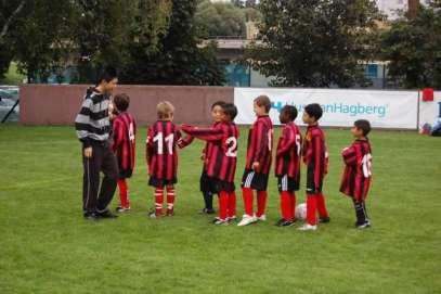 P00/02 Fotboll I början av september 2011 kom till oss en grupp pojkar som ville spela fotboll hos oss men som inte hade något lag. Pojkarna hade spelat tidigare i HAIS men laget upphörde pga.