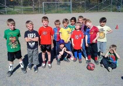 Knatteskola Fotboll HAIS har ersätt sina traditionella prova på träningar med en Knatteskola för att kunna driva fotbollsverksamhet bland de yngsta barnen utan att behöva ha inrama dem i något lag