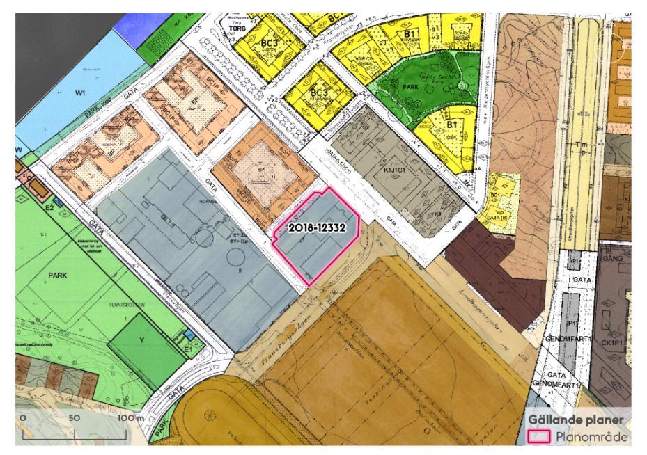 Sida 4 (14) Planmosaik över gällande detaljplaner med markerat planområde. Notera att planområdet bucklar ut mot Lenngrensgatan där de snedställda parkeringarna finns idag.