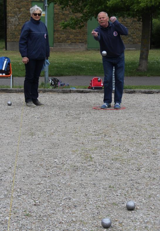 På lördagen spelades dubbel. RVKare som deltog var Sten-Erik Nilsson och Kaj Bengtsson, Berth Lindelöf och Per-Olof Dahlberg samt Eva och Ronnie Bengtsson.