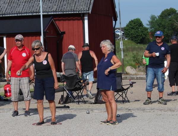 inte om en tredje eller fjärde plats Ordförande Sten-Erik Nilsson invigde spelen. Domare Berth Lindelöf berättade vilka regler som gällde för spelen sedan var det dags för att starta spelen.