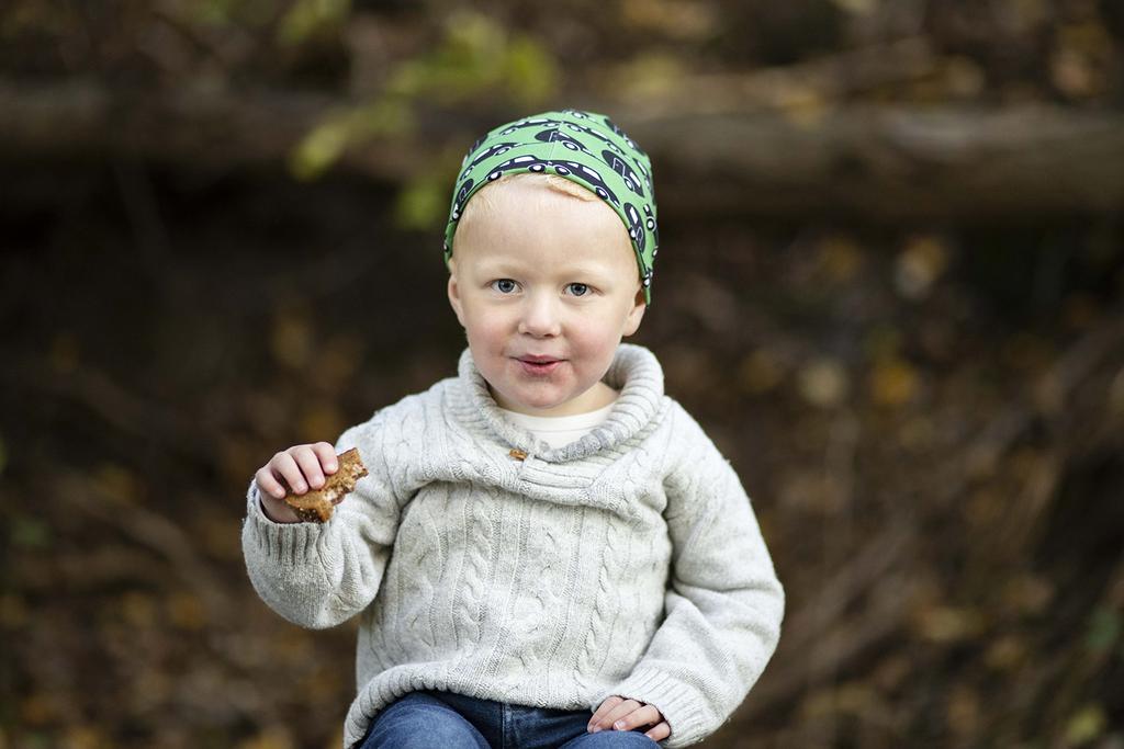 Barn i alla åldrar Jag är van att leka med barnfamiljer i alla åldrar. Era barn är inte rörigare än andra och oroa er INTE om de springer runt runt och inte verkar lyssna.