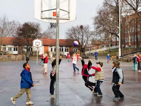 Några korta fakta om... barn/elever Antalet inskrivna barn i barnomsorgen var i oktober 2006 totalt 756 100, 424 100 i förskoleverksamhet och 332 000 i skolbarnsomsorg.