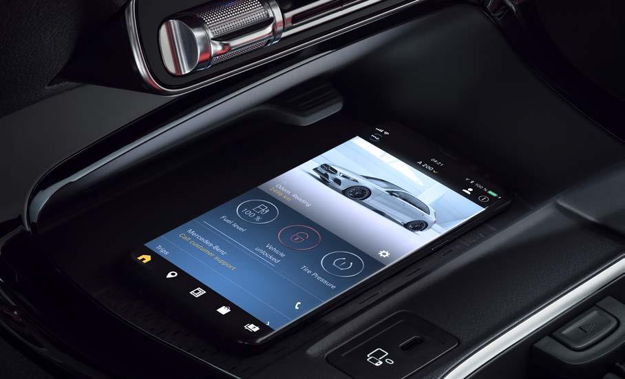 I stället kan du integrera den i bilen via usb, Wi-Fi eller NFC. Med touchknapparna på ratten kan du bekvämt hantera de flesta appar och funktioner som visas på multimediesystemets display.