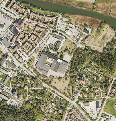8(14) Flerbostadshus; centrumbebyggelse Kommande flerbostadshus Villabebyggelse Omkringliggande bebyggelse. Planområdet rödmarkerat. Området angörs idag från Tegelbruksvägen.