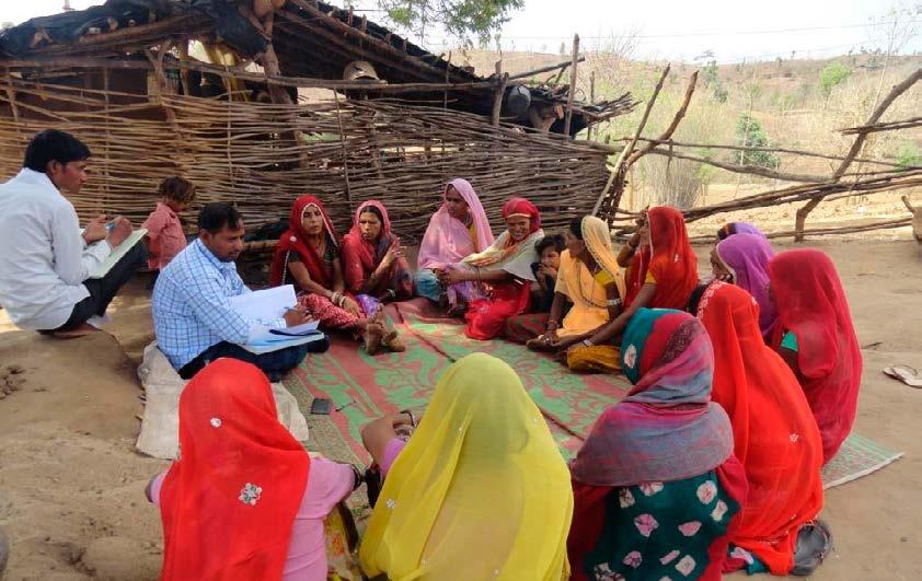 4 Sedan 1968 har Prayatna Samiti fungerat som en medborgarorganisation som arbetar på landsbygden i Udaipur för att förbättra de fattiga kollektivens utkomst och rättigheter.