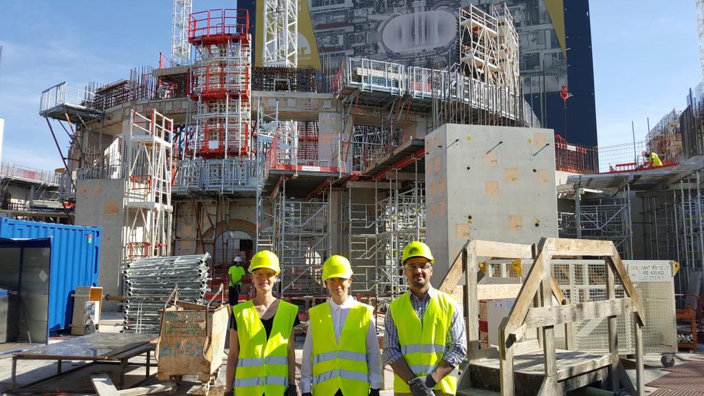Figur 3. YG-gruppen vid byggnationen av tokamakbyggnaden, ITER.