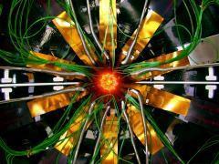 LHC omfattar fyra experiment, med detektorer som "stora som