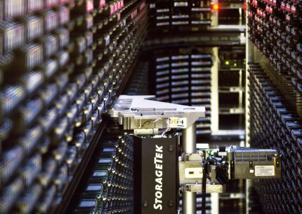 Intressanta fakta om datacentret Datacenteret bearbetar cirka en Petabyte data varje dag - motsvarande cirka 210 000 DVDskivor.