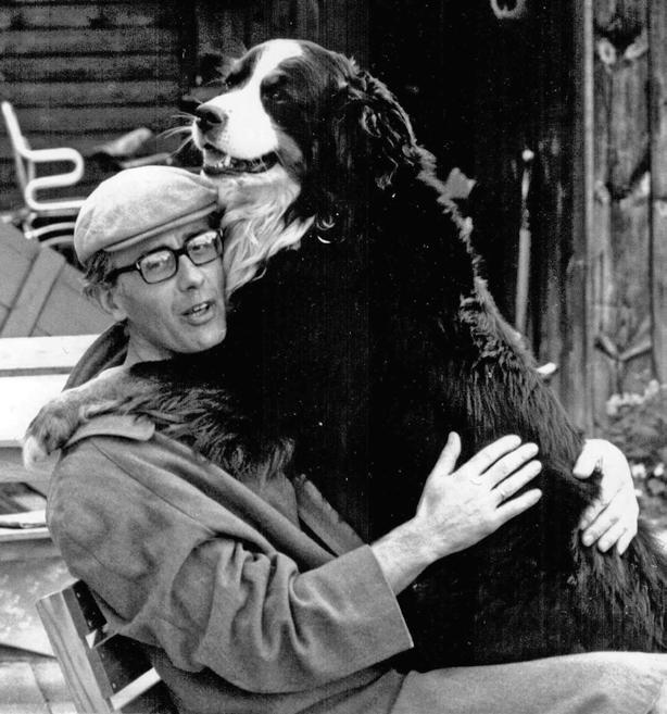 Situationer 2 Franco Leidi med sin hund Bimbo, 1980. Foto Sune Nordgren. Franco Leidi är en del av min uppväxt.