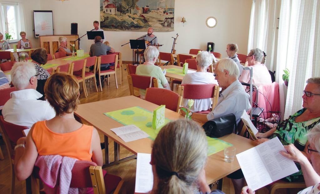 Guider: Mårten Nordhall och Andreas Alm underhåller med sång, musik och lite anekdoter om visorna. Sommarkyrkans deltagare får en guidad och stämningsfull tur genom den svenska visskatten.