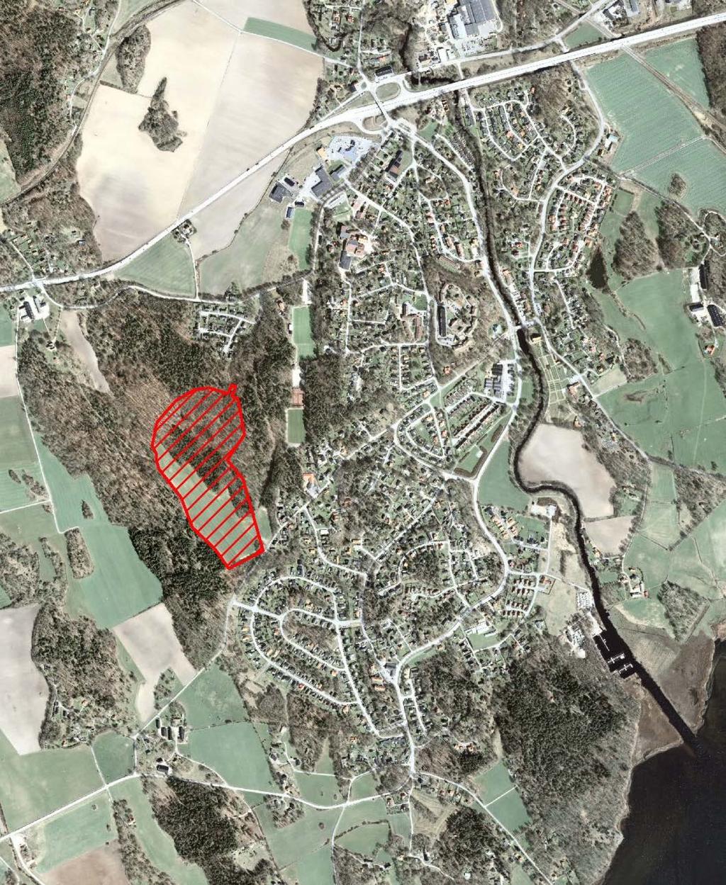 Områdesbeskrivning Området för den önskade exploateringen är beläget i västra Nättraby och benämns i översiktsplanen, tillsammans med fastigheten Fredriksdal 8:17, som Hejans Lycka.