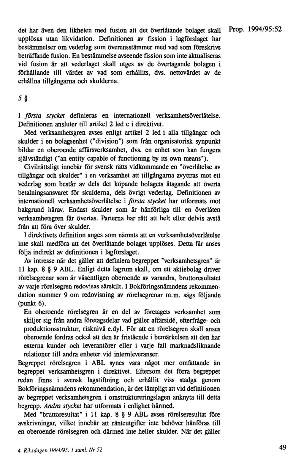 det har även den likheten med fusion att det överlåtande bolaget skall Prop. 1994/95:52 upplösas utan likvidation.