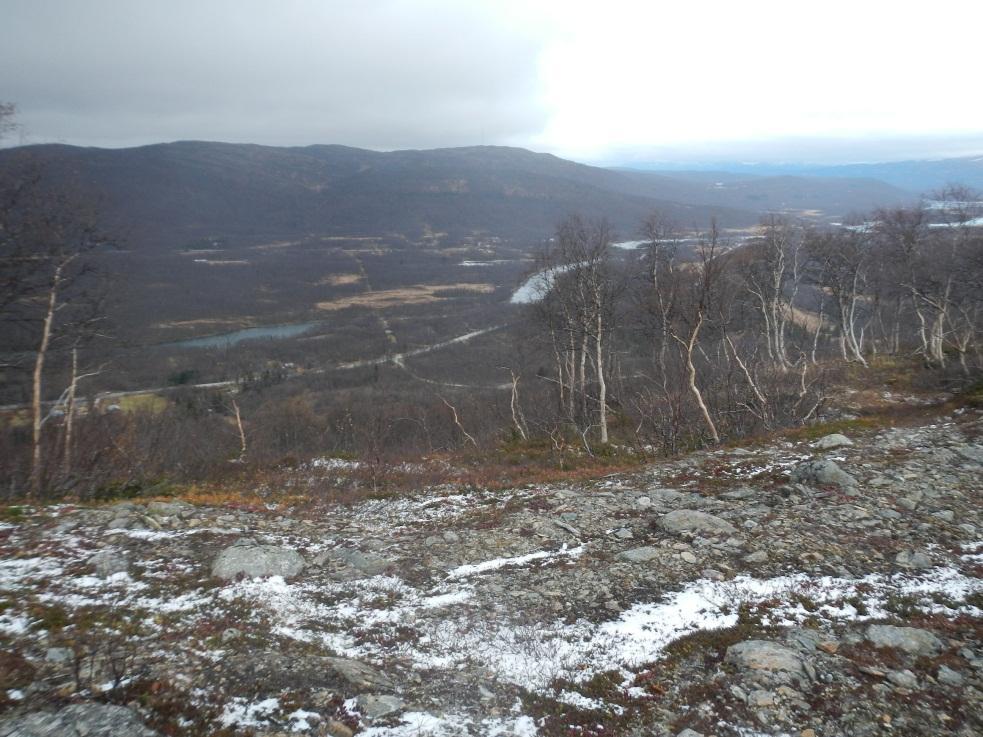 Den siltiga moränen är flytbenägen och erosions känslig. Tack vare sin höga halt av sten och småblock bildas snabbt vid erosion ett naturligt erosionsskydd när erosion sker i den siltiga moränen.