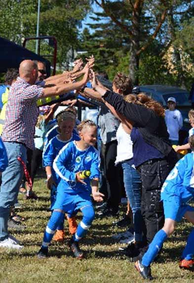 Alandia Cup 2018 Årets stora händelse för pojkar födda 2007 var i år Alandia Cup. Vi valde att ha ett renodlat JIK-lag med P07 försärkta av två stycken P06 och fyra stycken P08.