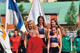 Friidrott Anni Nylund och Adina Renlund i stafettlaget 4x100m som tog brons i klassen D17 på