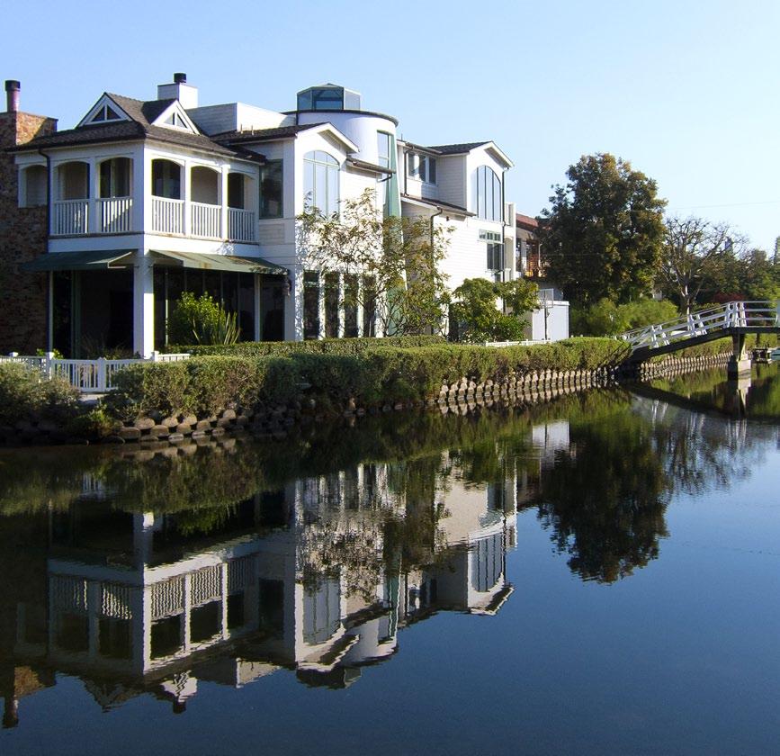 10 LOS ANGELES Ladda ner fler resguider på www.aftonbladet.se/resguider 11 Strosa längs idylliska Venica Canals, eller ta en cykeltur längs stranden.