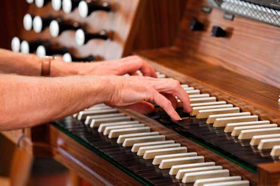 nov. 11.00 Orgelhögmässa med Sköns kyrkokör och Marie Ottosson, orgel. Kyrkoherde Andreas Sundström.