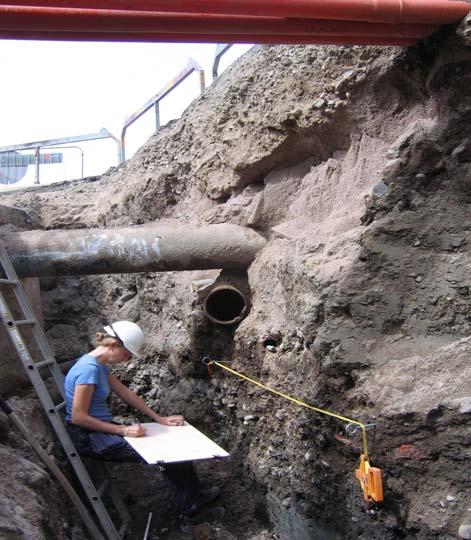 Genomförande Längs sträckan mellan Vretgränd och S:t Olofsgatan grävdes sammanlagt 26 schakt, flertalet runt 3x3 m stora och i runt 2 m djupa. Mellan dessa schakt trycktes ledningarna.