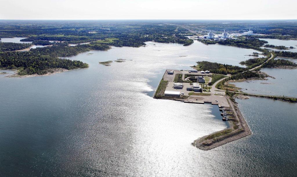 Hamnverksamheten Utsprängda bergmassor uppkommer i båda projekten. Skillnad i tiden för behovet av uttransporter (ca 6 år för SFR och ca 50 år för Kärnbränsleförvaret).