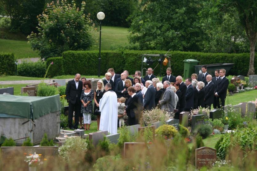 Helheten DENNA BEGRAVNINGSPASTORAL omfattar Jämshögs församling. Jämshögs församling är belägen i Olofströms kommun och omfattar orterna Olofström, Jämshög och Gränum.