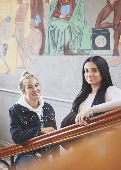 språk (2 kurser) Eget val (1 kurs) - Moderna språk (3 eller 5) - Engelska 7 Med reservation för eventuella ändringar Programgemensamma kurser Filosofi 1 Människans språk 1 Moderna språk Övrigt