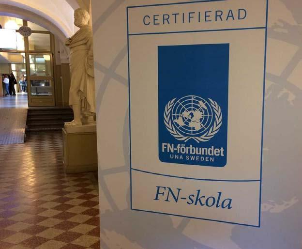 Inriktningen ger dig en bra grund om du vill läsa vidare till exempelvis lärare, jurist, personalvetare, polis, psykolog, sjuksköterska eller socionom.