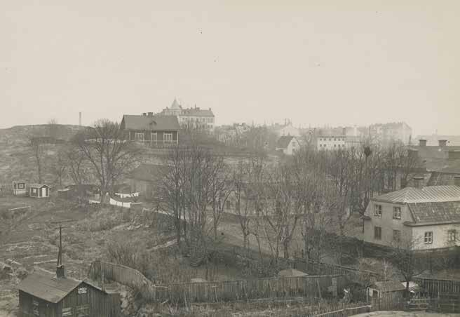 DET LANTLIGA SÖDERMALM FÖRE UTBYGGNADEN OCH GATUREGLERINGARNA I SLUTET AV 1800-TALET. KRISTINEHOVS MALMGÅRD LIGGER I BILDENS HÖGRA KANT. FOTO U.Å., SSM F50584.