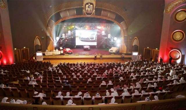 FÖRENADE ARAB EMIRATEN ABU DHABI - BIL NUMMERPLÅT AUKTION Abu Dhabi Police har hållit sin årliga nummerplåt auktion inför 800