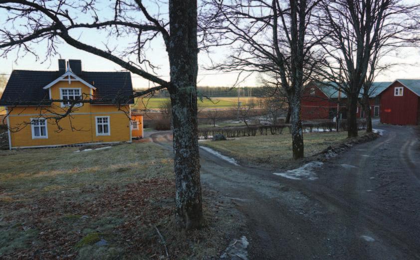 efter en längre tids sjukdom. Därefter anges de boende som inhysningar fram till 1864 då Skarplöt försvinner ur husförhörslängderna.