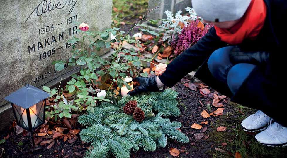 Gravvård Kyrkogårdsförvaltningen får ofta frågor som: Får man dekorera graven med vad man vill? Måste man ha skötsel på graven? Graven intill är så ovårdad, kan ni inte ta bort ogräset?