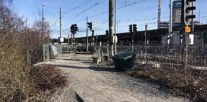 Anslutning finns även via Tvärbanan norr om Johanneshovsvägen (se Figur 8), via gångväg från Globenområdet respektive via bussterminalen söderifrån.