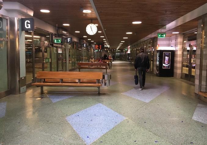 Sittplatser och väntyta Figur 25 - Väntutrymme för bussterminal Väntutrymmet för bussterminalen var stort och erbjöd en lugn miljö.