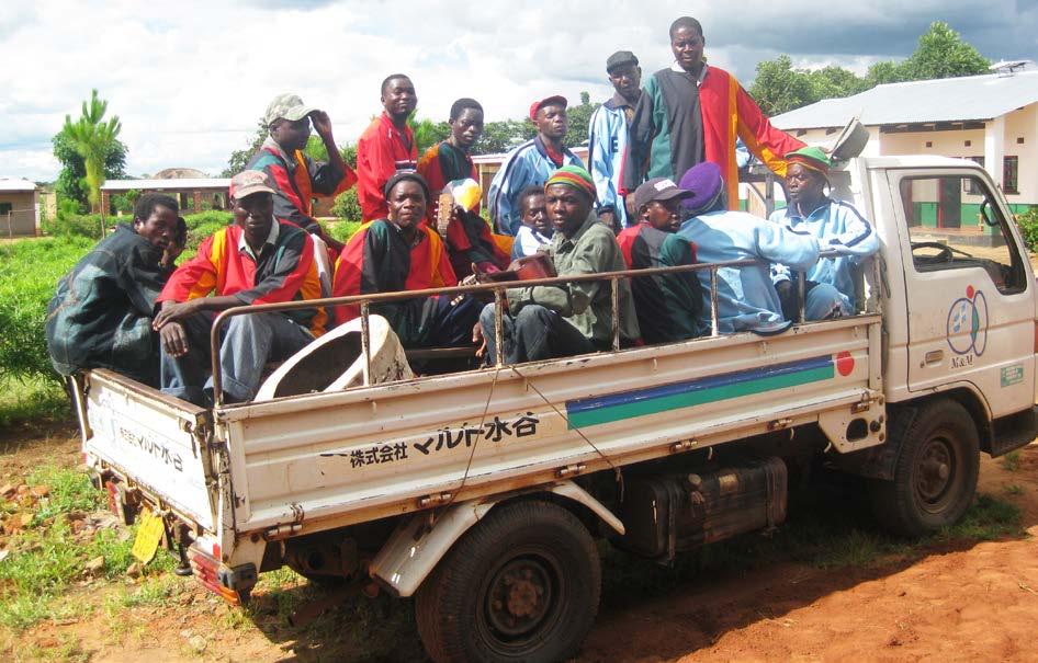 Bybor i skolbänken ZASP:s Folkhögskola den enda i Zambia År 2000 startade de riktigt stora