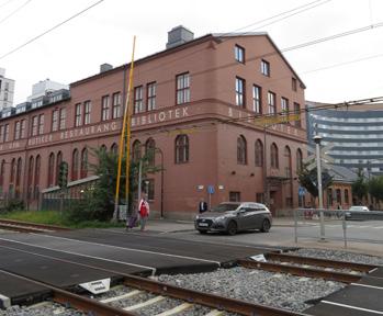 Kabelfabriken startades under 1880-talet och var länge den viktigaste arbetsgivaren i Sundbyberg. I Kv. Plåten finns idag handels- och servicecentret Signalfabriken, se Figur 47.