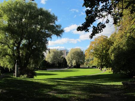 I den västra delen av Sundbybergs centrum ligger Marabouparken, se Figur 58 (nr 5). Marabouparken är enligt Sundbybergs grönplan en så kallad kulturhistorisk park, se mer information i avsnitt 9.6.3.